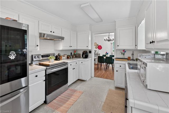 648 Knollwood Drive, Mount Airy, NC 27030