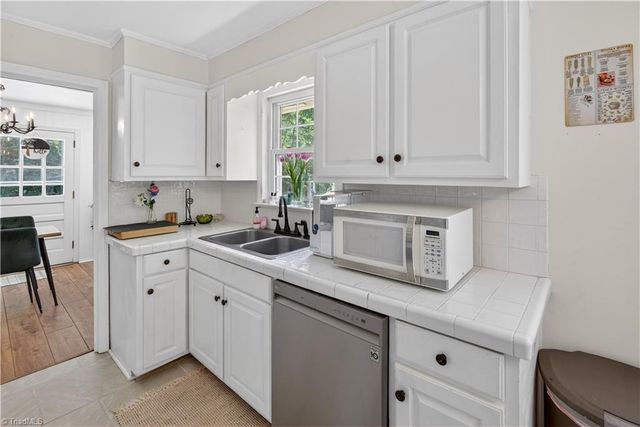 648 Knollwood Drive, Mount Airy, NC 27030
