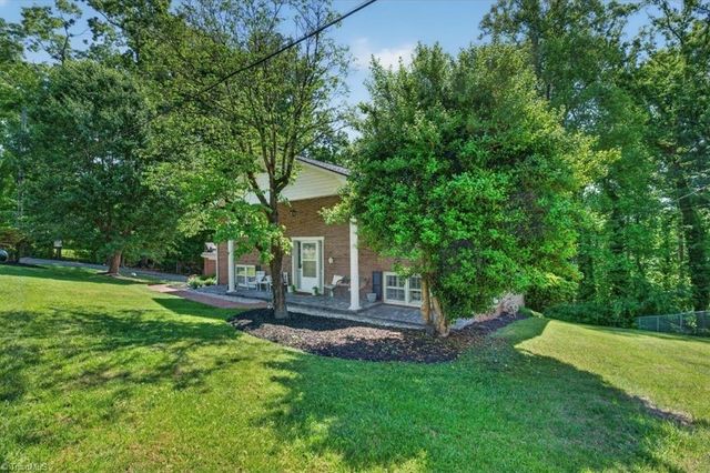 648 Knollwood Drive, Mount Airy, NC 27030