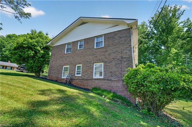 648 Knollwood Drive, Mount Airy, NC 27030