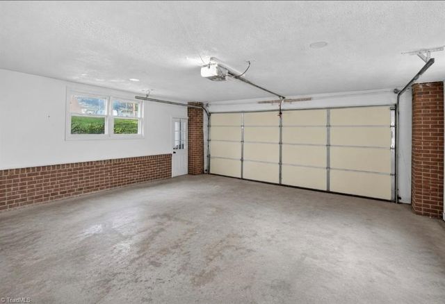 648 Knollwood Drive, Mount Airy, NC 27030
