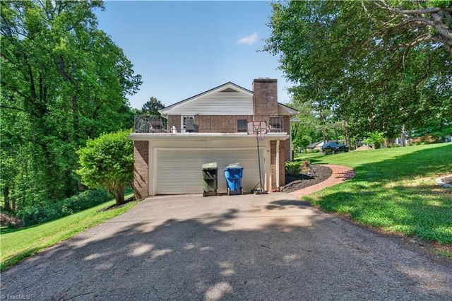 648 Knollwood Drive, Mount Airy, NC 27030
