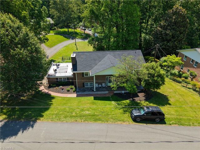 648 Knollwood Drive, Mount Airy, NC 27030