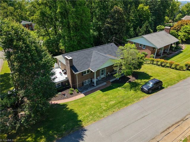 648 Knollwood Drive, Mount Airy, NC 27030
