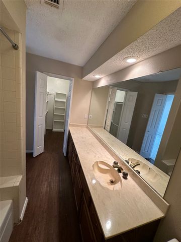 630 W Canty Street B4, Dallas, TX 75208