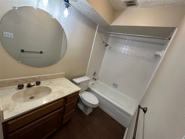 630 W Canty Street B4, Dallas, TX 75208