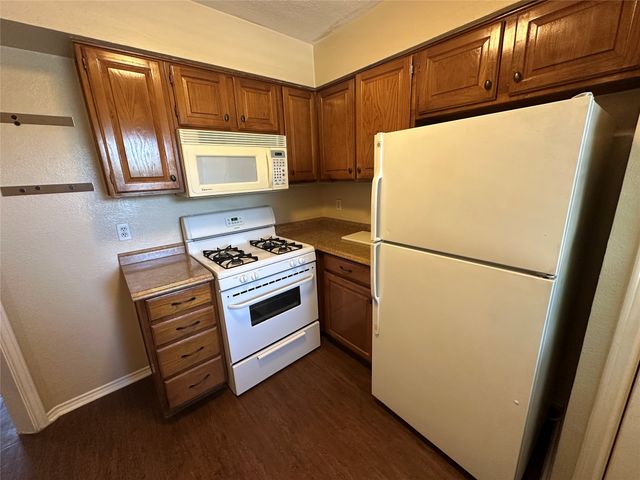 630 W Canty Street B4, Dallas, TX 75208