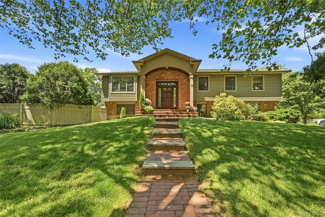 11 Rockrose Lane, East Northport, NY 11731
