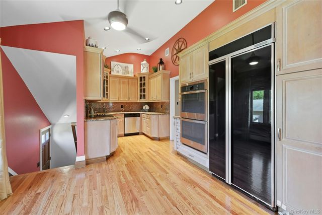 11 Rockrose Lane, East Northport, NY 11731