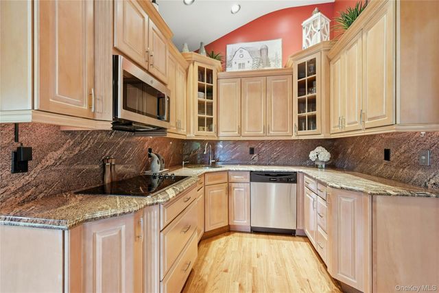 11 Rockrose Lane, East Northport, NY 11731