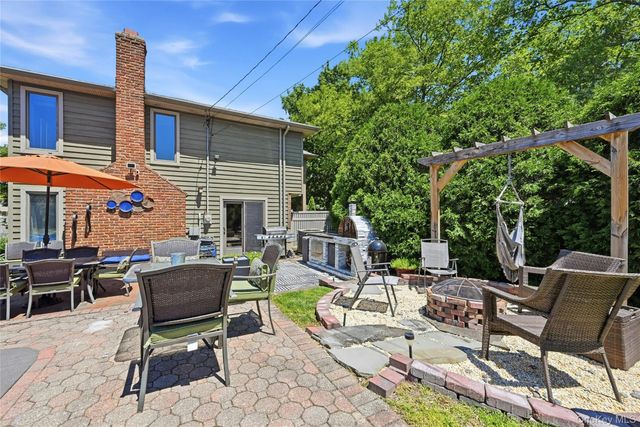 11 Rockrose Lane, East Northport, NY 11731