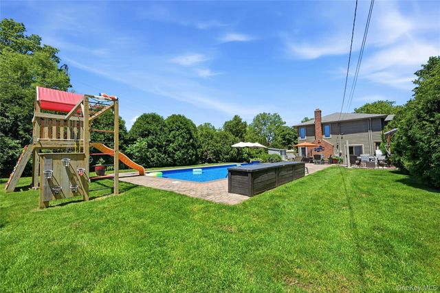 11 Rockrose Lane, East Northport, NY 11731
