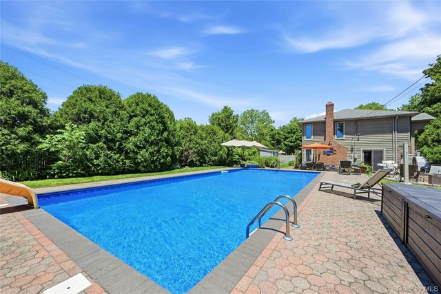 11 Rockrose Lane, East Northport, NY 11731