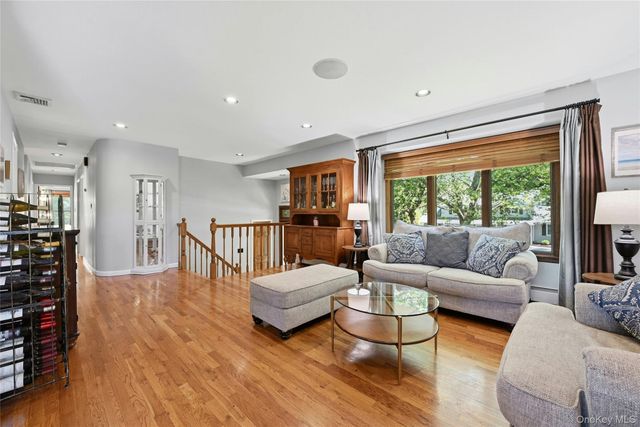 11 Rockrose Lane, East Northport, NY 11731