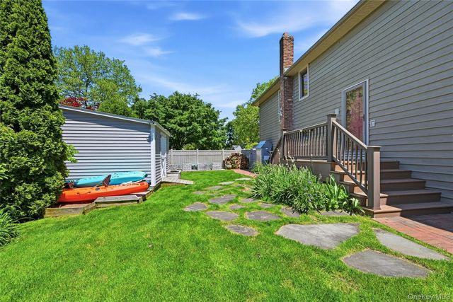 11 Rockrose Lane, East Northport, NY 11731