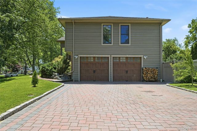 11 Rockrose Lane, East Northport, NY 11731