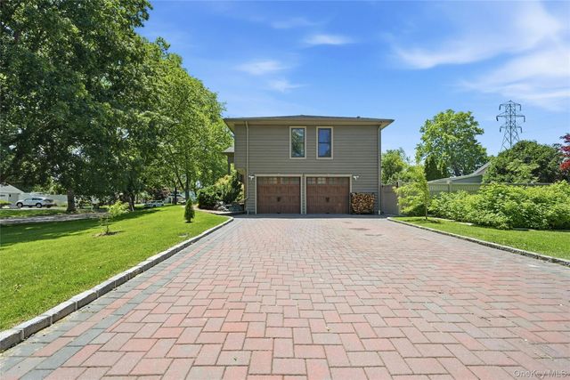 11 Rockrose Lane, East Northport, NY 11731