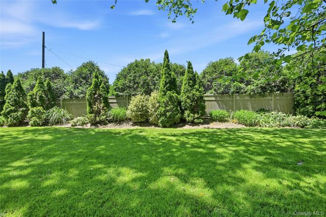11 Rockrose Lane, East Northport, NY 11731
