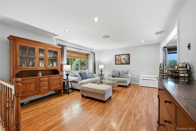 11 Rockrose Lane, East Northport, NY 11731