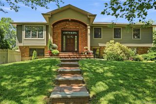 11 Rockrose Lane, East Northport, NY 11731