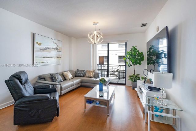 8395 SW 73rd Ave 521, Miami, FL 33143