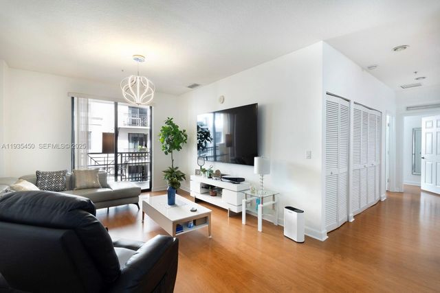 8395 SW 73rd Ave 521, Miami, FL 33143