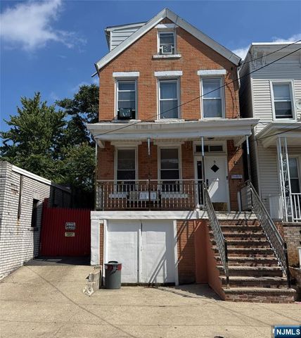9 E 15th Street, Bayonne, NJ 07002