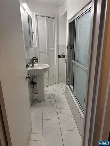 9 E 15th Street, Bayonne, NJ 07002