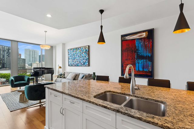 900 20th Ave S Apt 709, Nashville, TN 37212