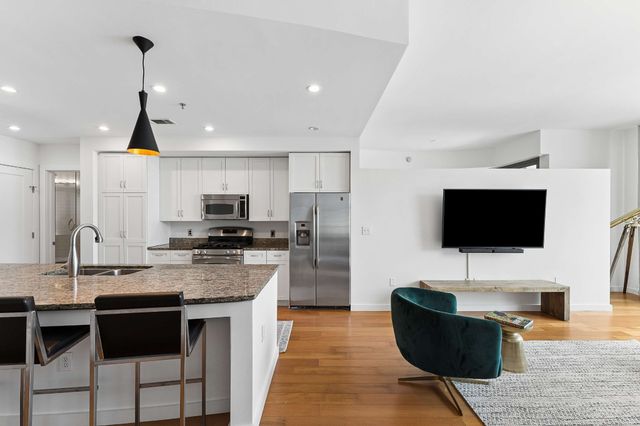 900 20th Ave S Apt 709, Nashville, TN 37212