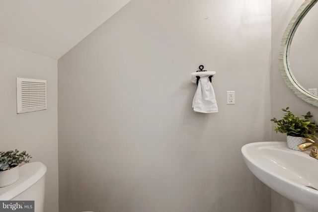 8346 HUNTER MURPHY CIR, Alexandria, VA 22309