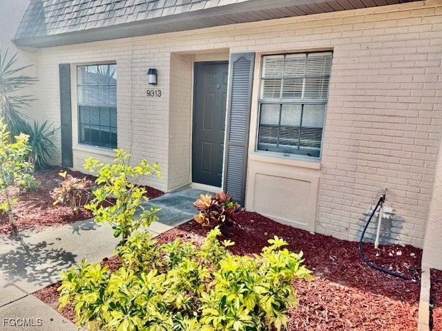 9313 Lennex LN, Fort Myers, FL 33919