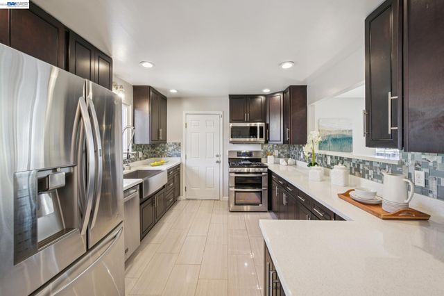 528 Fairway St, Hayward, CA 94544
