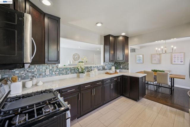 528 Fairway St, Hayward, CA 94544