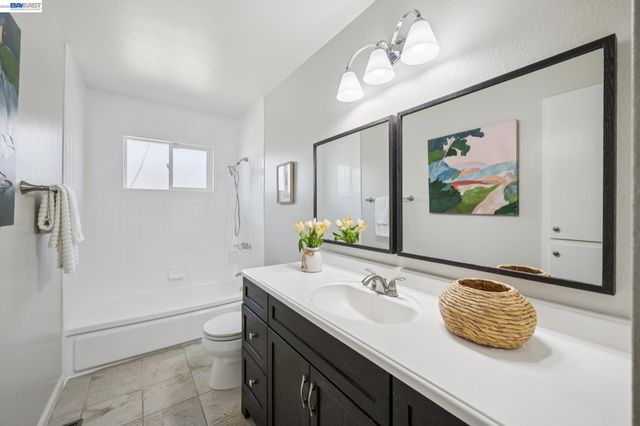 528 Fairway St, Hayward, CA 94544
