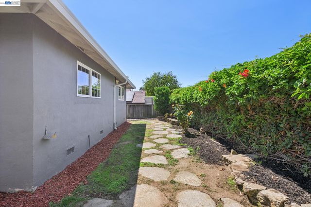 528 Fairway St, Hayward, CA 94544