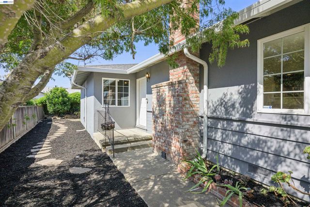 528 Fairway St, Hayward, CA 94544