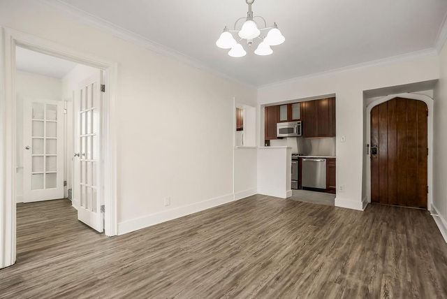 700 W 48th Street 202, Kansas City, MO 64112
