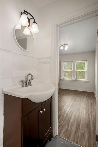 700 W 48th Street 202, Kansas City, MO 64112
