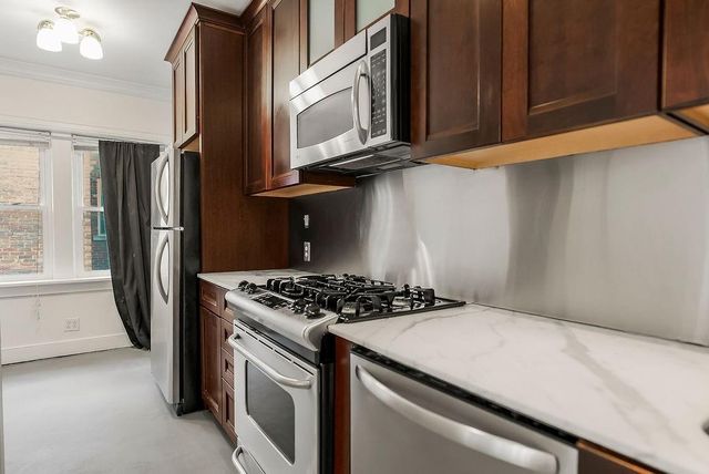 700 W 48th Street 202, Kansas City, MO 64112