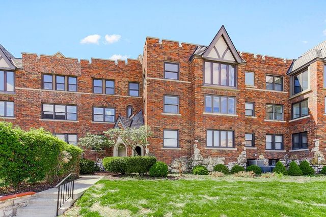 700 W 48th Street 202, Kansas City, MO 64112