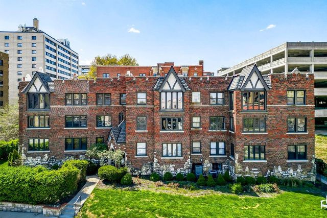 700 W 48th Street 202, Kansas City, MO 64112