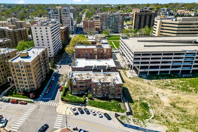 700 W 48th Street 202, Kansas City, MO 64112