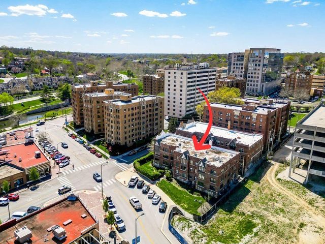 700 W 48th Street 202, Kansas City, MO 64112