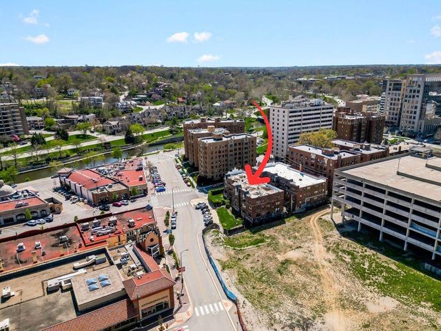 700 W 48th Street 202, Kansas City, MO 64112