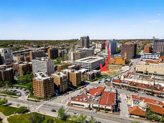 700 W 48th Street 202, Kansas City, MO 64112