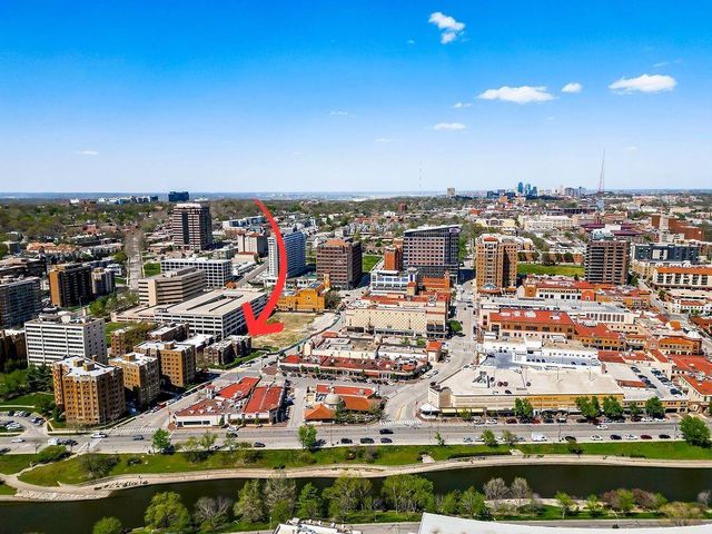 700 W 48th Street 202, Kansas City, MO 64112