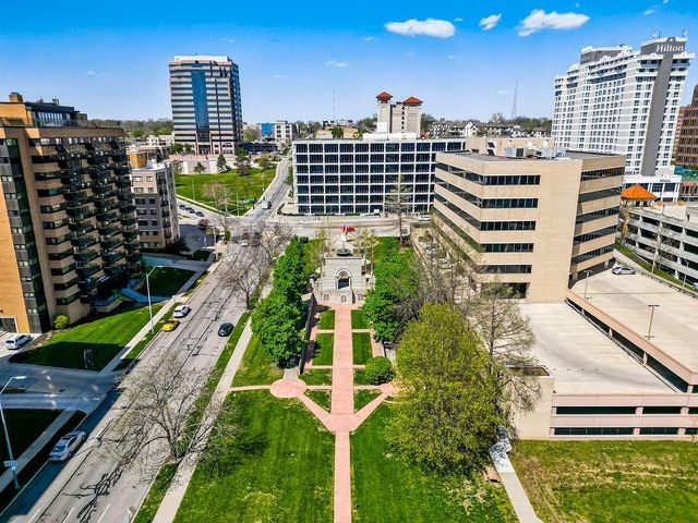700 W 48th Street 202, Kansas City, MO 64112