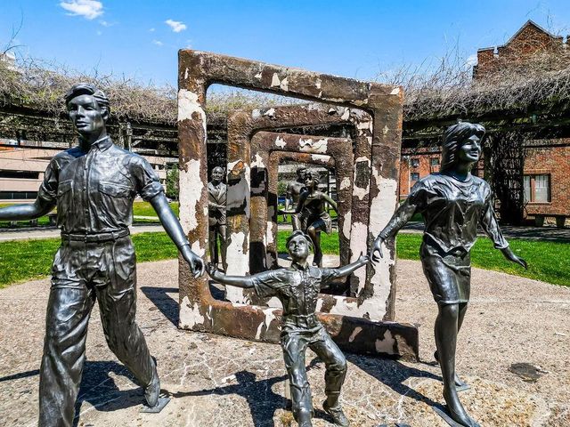 700 W 48th Street 202, Kansas City, MO 64112