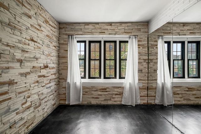 700 W 48th Street 202, Kansas City, MO 64112